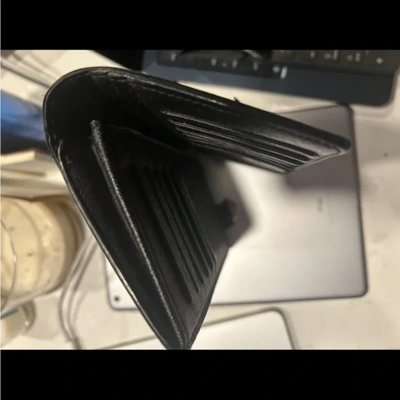 Louis Vuitton Damier Bi-fold - Picture 5 of 9